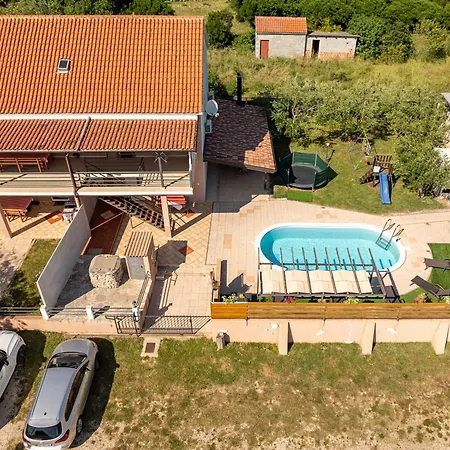 Dandelion Zadarvillas *